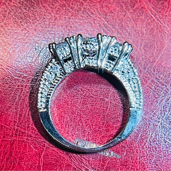 ♥️Classic 3-Stone 925 Sterling Silver Vintage Style Anniversary Ring! - Picture 5 of 16